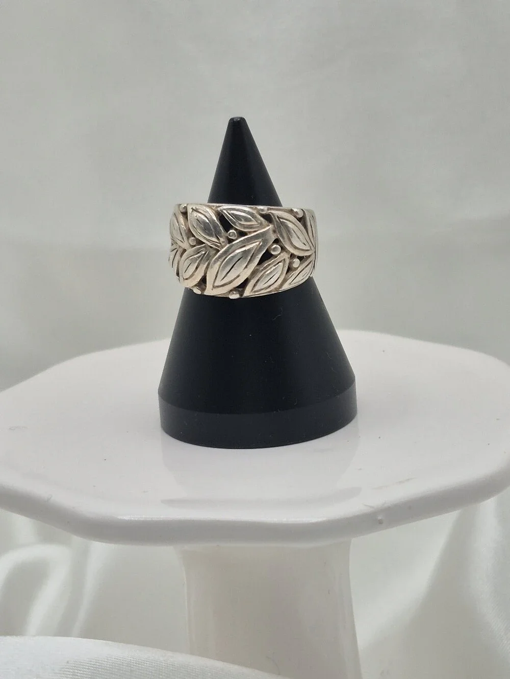 925 Sterling Silver Leaf Band Ring Foliate  Design Size 7 Openwork Thailand